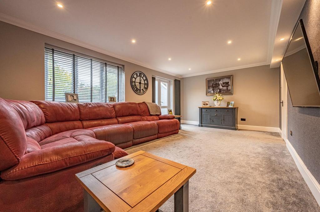 Godfrey Way, Dunmow 4 bed detached house £550,000