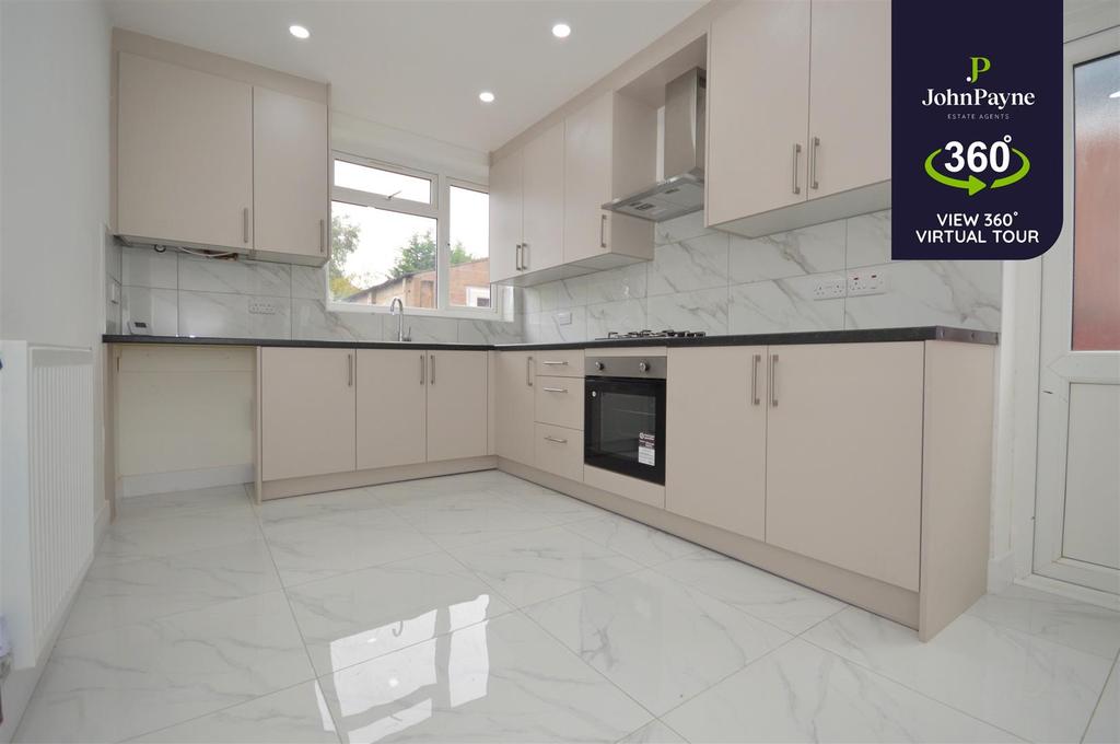Frobisher Road, Styvechale, Coventry 3 bed semidetached house £1,450