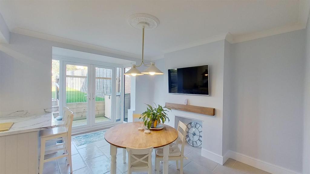 Re fitted kitchen/diner
