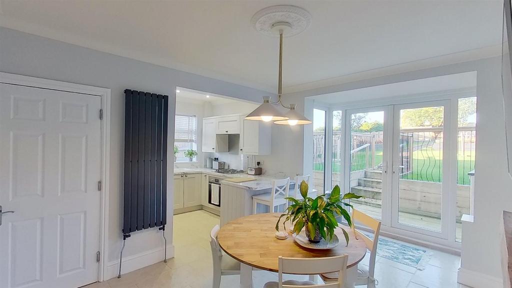 Re fitted kitchen/diner