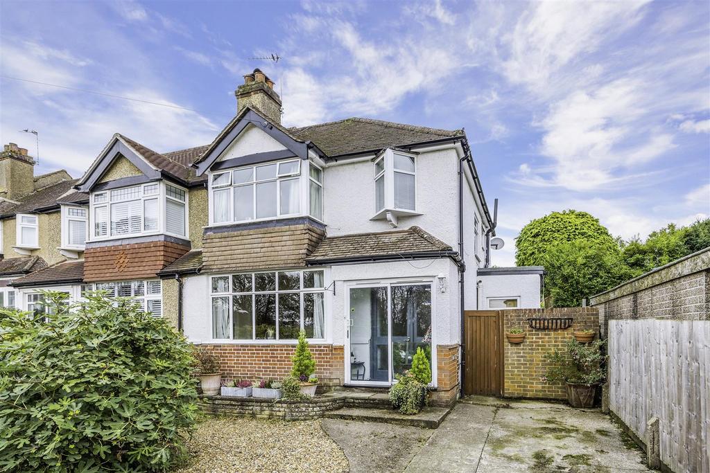 The Oval, Banstead 3 bed semidetached house £750,000