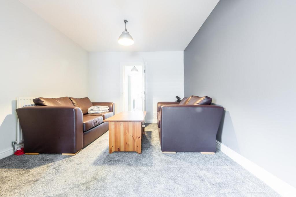 Amble Grove, Sandyford 2 bed flat £956 pcm (£221 pw)