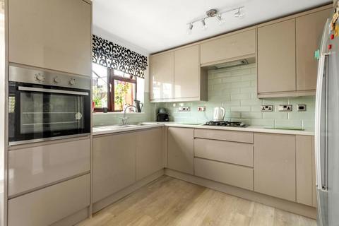 15 Schofield Gardens, Witney, OX28 1JY
