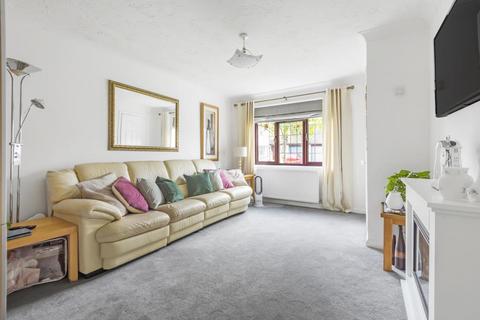 15 Schofield Gardens, Witney, OX28 1JY