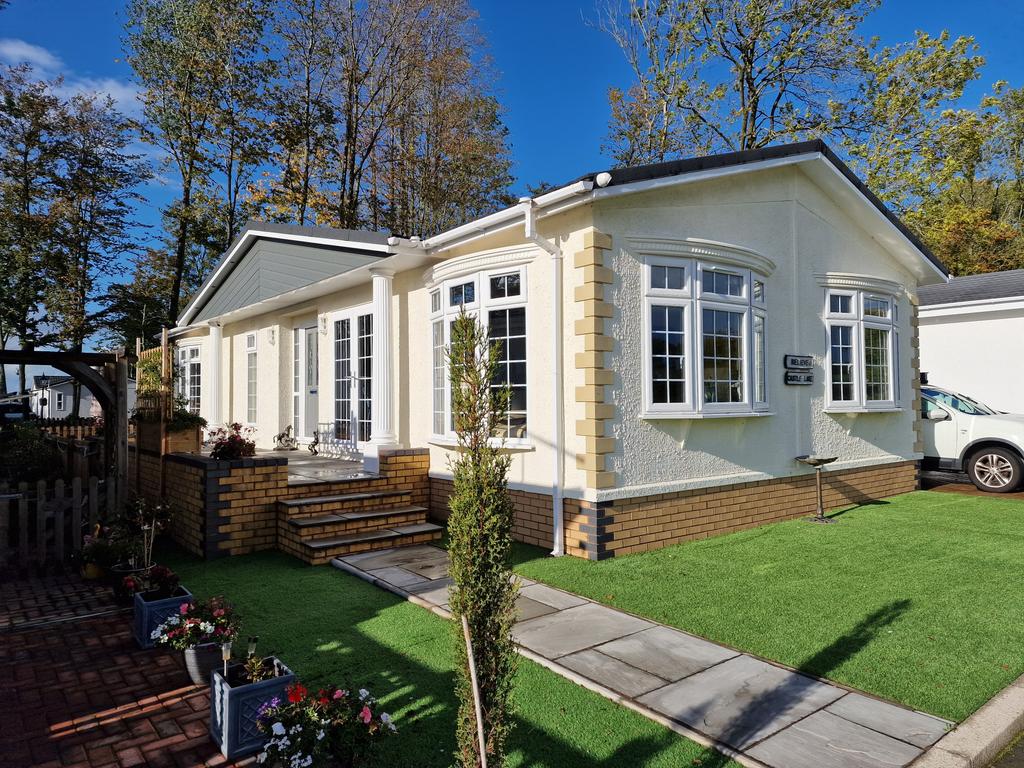 Saltmarshe Castle Park, Bromyard, Herefordshire, HR7 2 bed park home