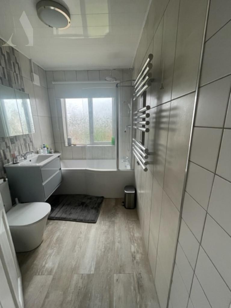 585 bromford lane bathroom