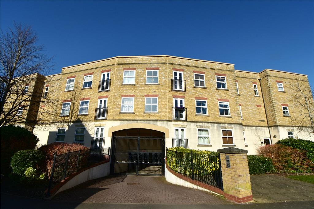 Dickens Heath Road, Shirley... 2 bed apartment £900 pcm (£208 pw)
