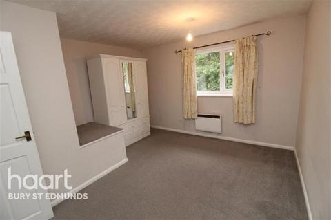 2 bedroom terraced house to rent, Brackenwood Crescent, Bury St Edmunds