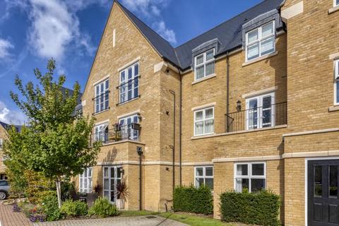 Flat 7, Chambord House Queenswood Crescent, Englefield Green, Egham, TW20 0AT