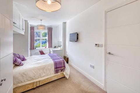 Flat 7, Chambord House Queenswood Crescent, Englefield Green, Egham, TW20 0AT