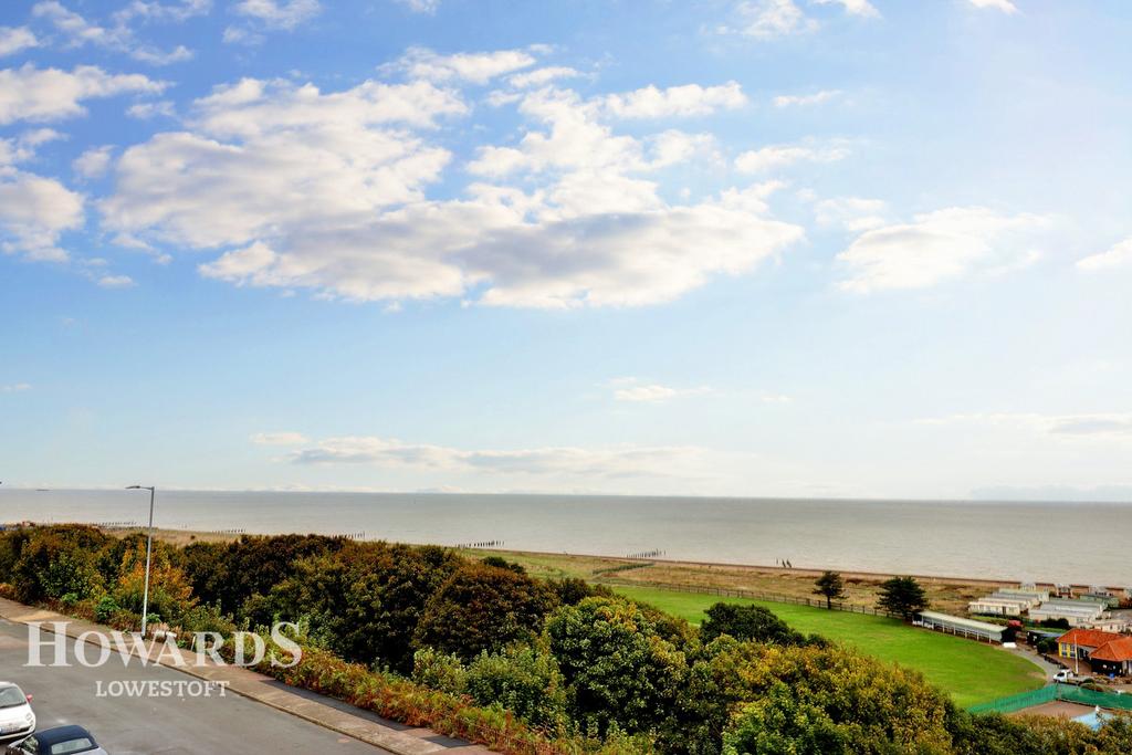 North Parade, Lowestoft 2 bed flat for sale £170,000