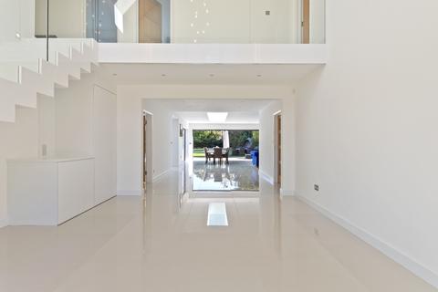 29 Golf Side, Sutton, SM2 7HA