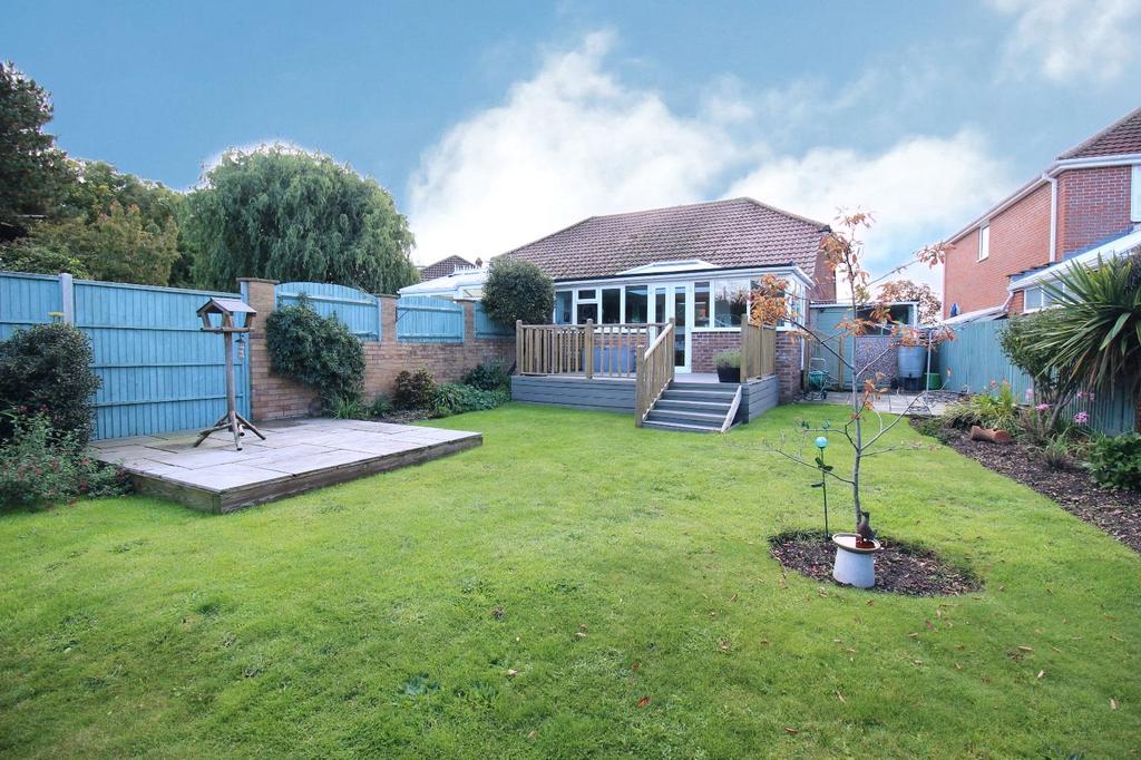 Wootton Road, LeeOnTheSolent, Hampshire, PO13 2 bed bungalow for