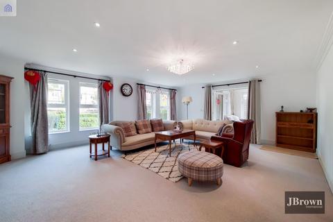 5 bedroom detached house to rent - Harris Close, London, N11