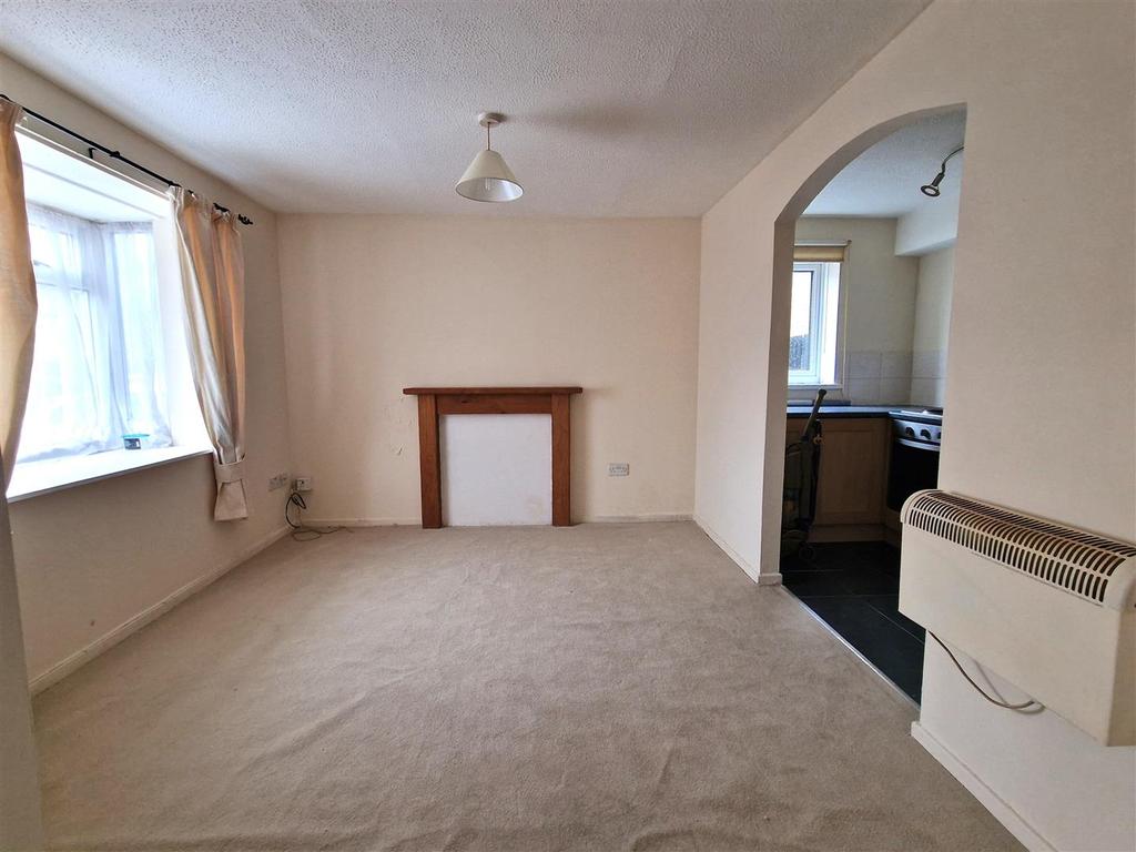 Glenbrook Drive, Barry 1 bed property £75,000