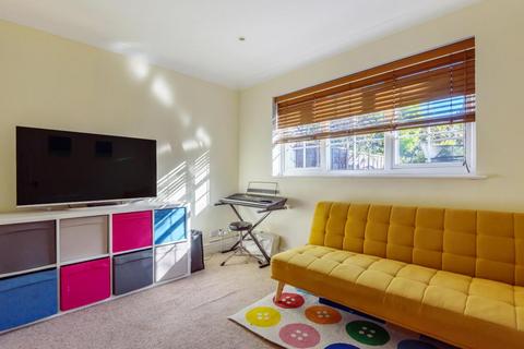1 Carbonel Close, Basingstoke, RG23 8HR