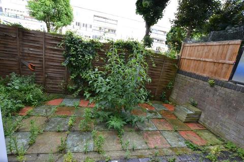 3 bedroom flat to rent - Clovelly Way, London, E1 0SF