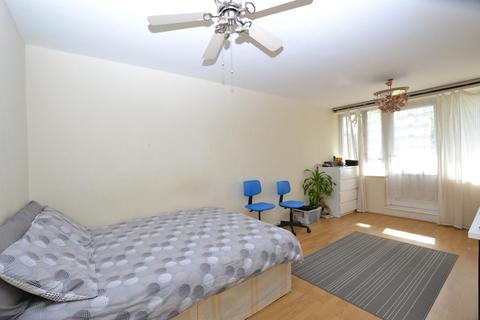 3 bedroom flat to rent - Clovelly Way, London, E1 0SF