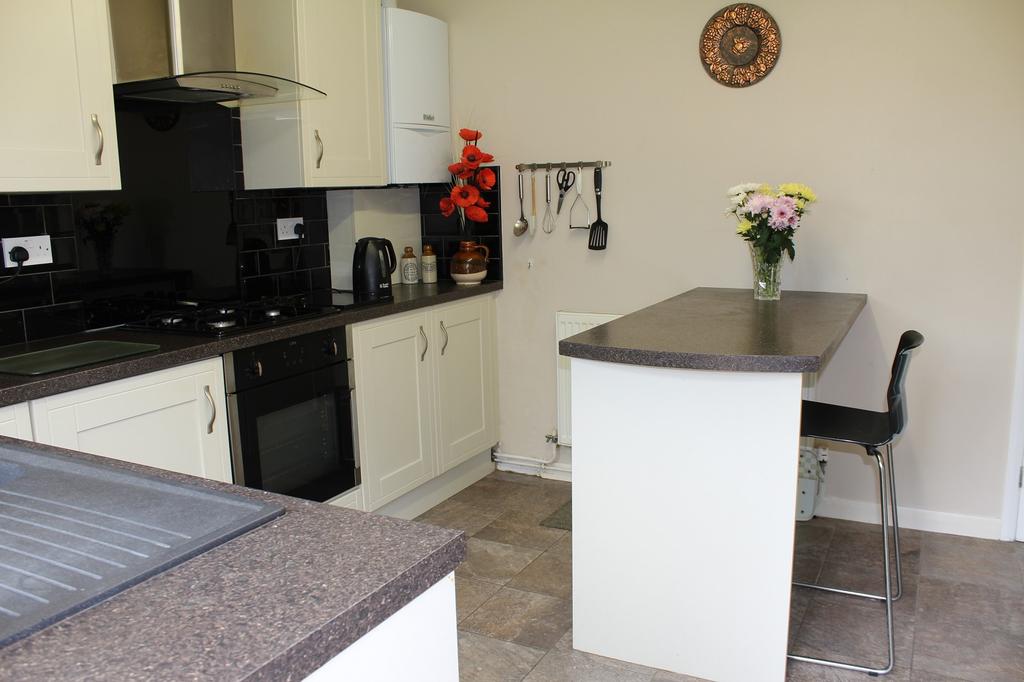Azalea Avenue, Swanwick, Alfreton, Derbyshire. DE55 1RN 2 bed semi
