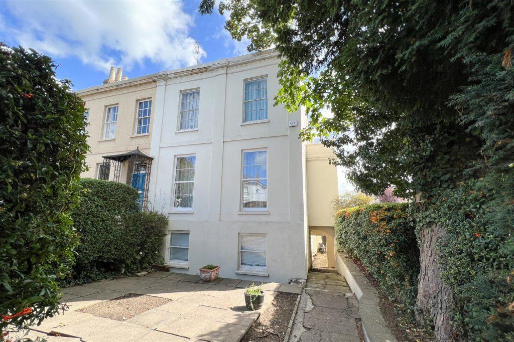 Carlton Street, Cheltenham 2 bed flat £270,000