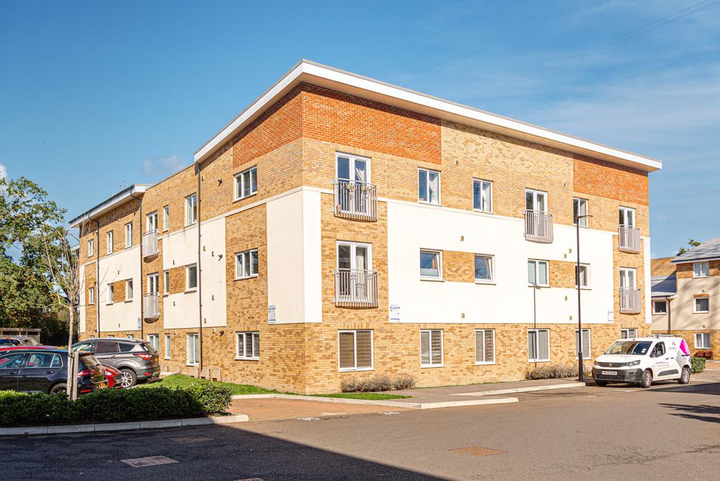 Leatherhead 2 bed apartment £325,000