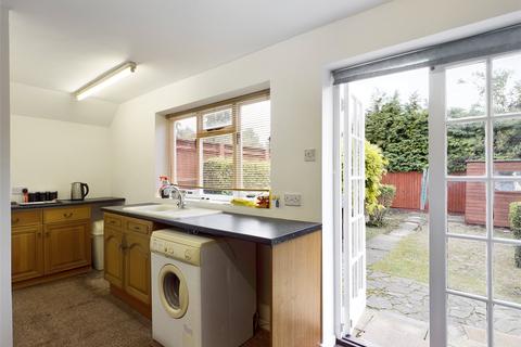12 Thames Road, Cheltenham, GL52 5PT