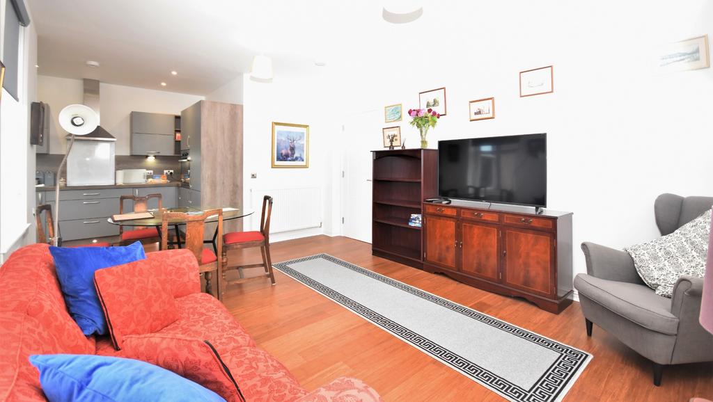 Stunning City Center Luxury Apartments With Spacious Interior image