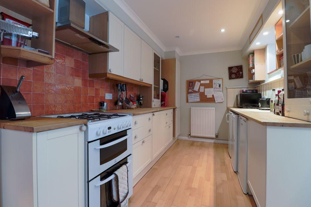 86 Little Green Lane, Chertsey KT16 9QA 1 bed in a house share £650