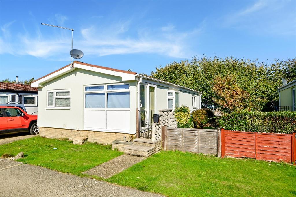 Hook Lane, Aldingbourne, Chichester, West Sussex 2 bed park home £100,000
