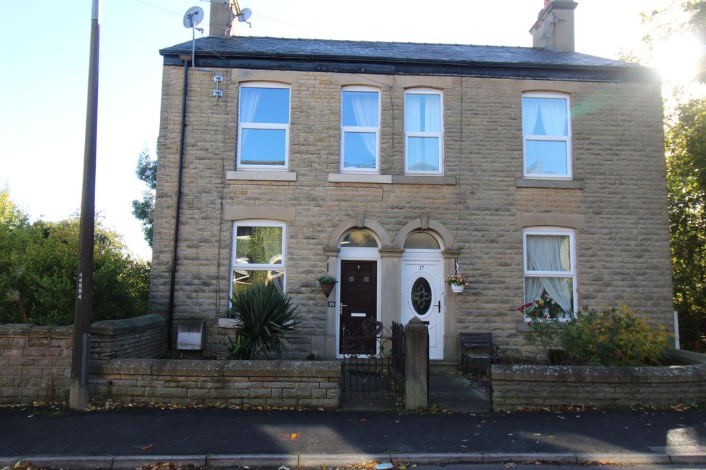 Simmondley Lane, Glossop SK13 3 bed semidetached house £950 pcm (£