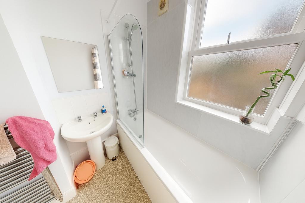 57 Burford Road - Bath inc Shower