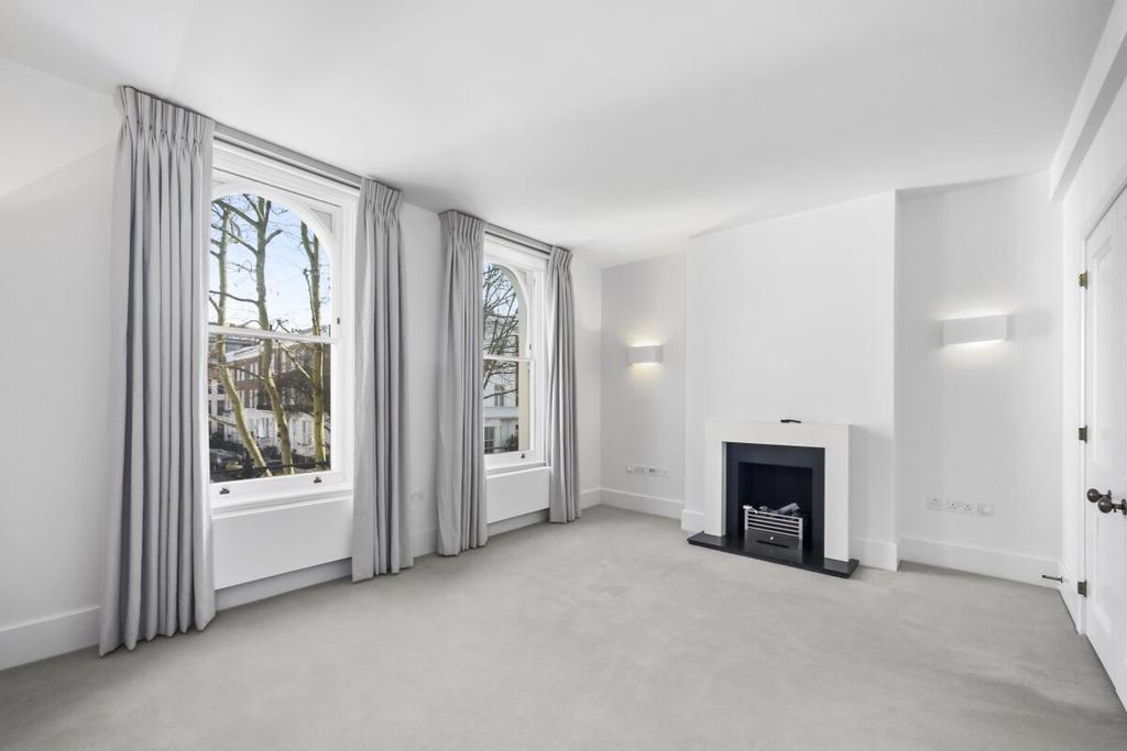 Oakley Gardens Chelsea SW3 2 bed apartment £5,633 pcm (£1,300 pw)