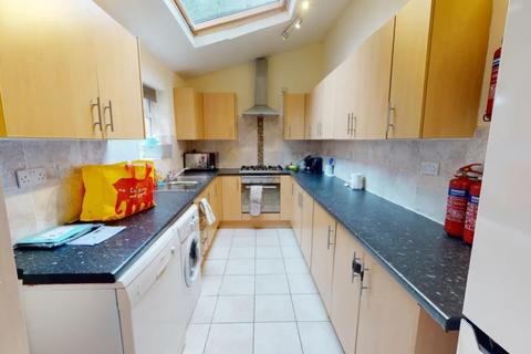 6 bedroom terraced house to rent, 117 Rothesay Avenue, Nottingham, NG7 1PW