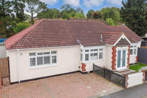 3 bedroom detached bungalow for sale - Stokes Road, Shirley, Surrey