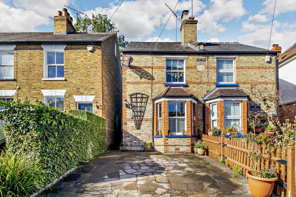 Waxwell Lane, Pinner, HA5 2 bed semidetached house £675,000