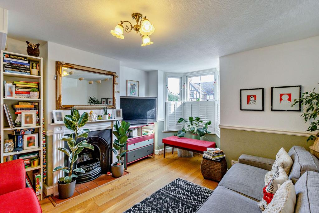 Waxwell Lane, Pinner, HA5 2 bed semidetached house £675,000