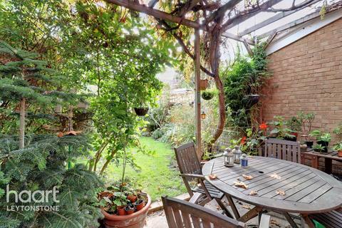 106 Pearcroft Road, London, E11 4DR