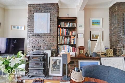106 Pearcroft Road, London, E11 4DR
