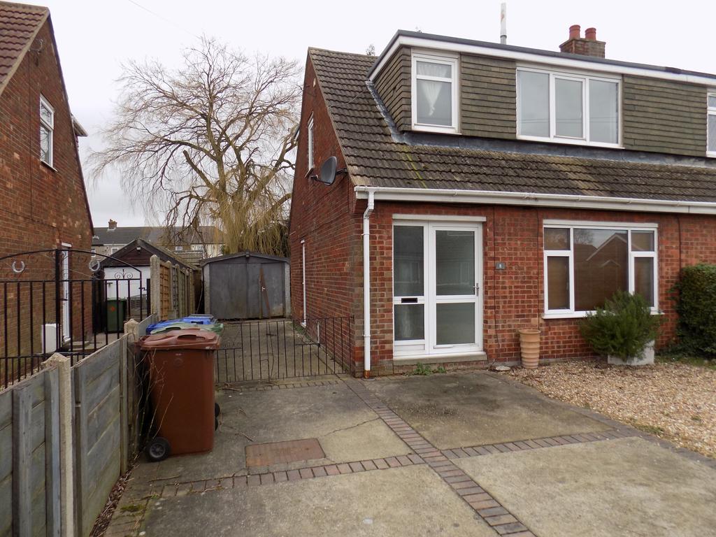 Robert Close, Immingham DN40 3 bed semidetached house for sale £145,000