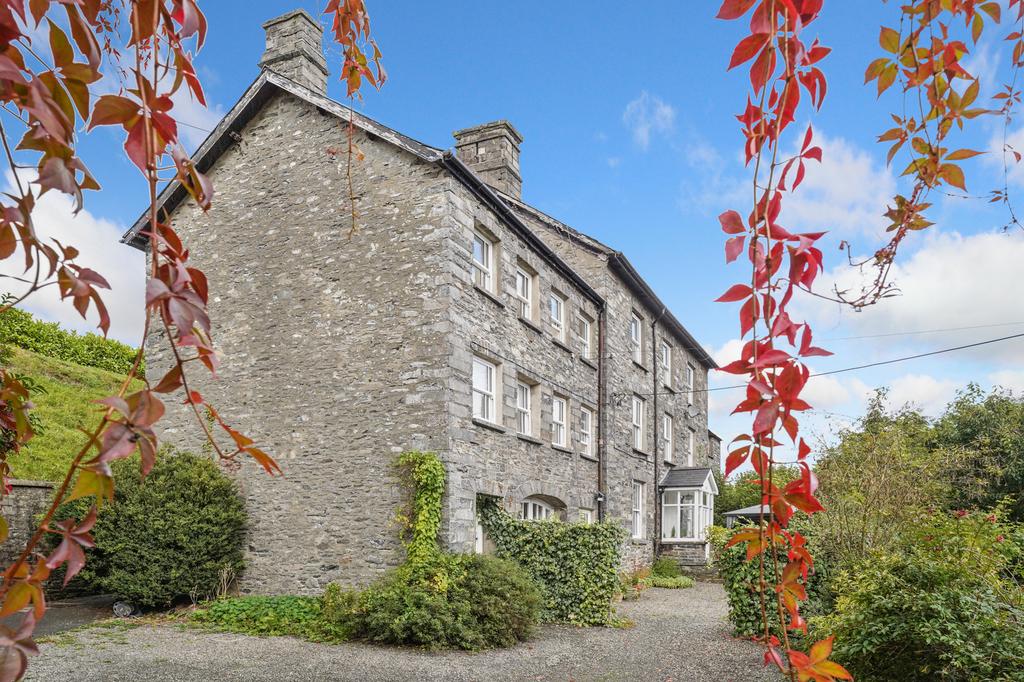 Monarch House, Chapel Street, Tregaron, Ceredigion 8 bed detached house for sale £400,000