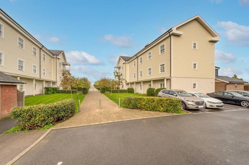 Sherbrooke Way, Worcester Park, KT4 1 bed flat £250,000