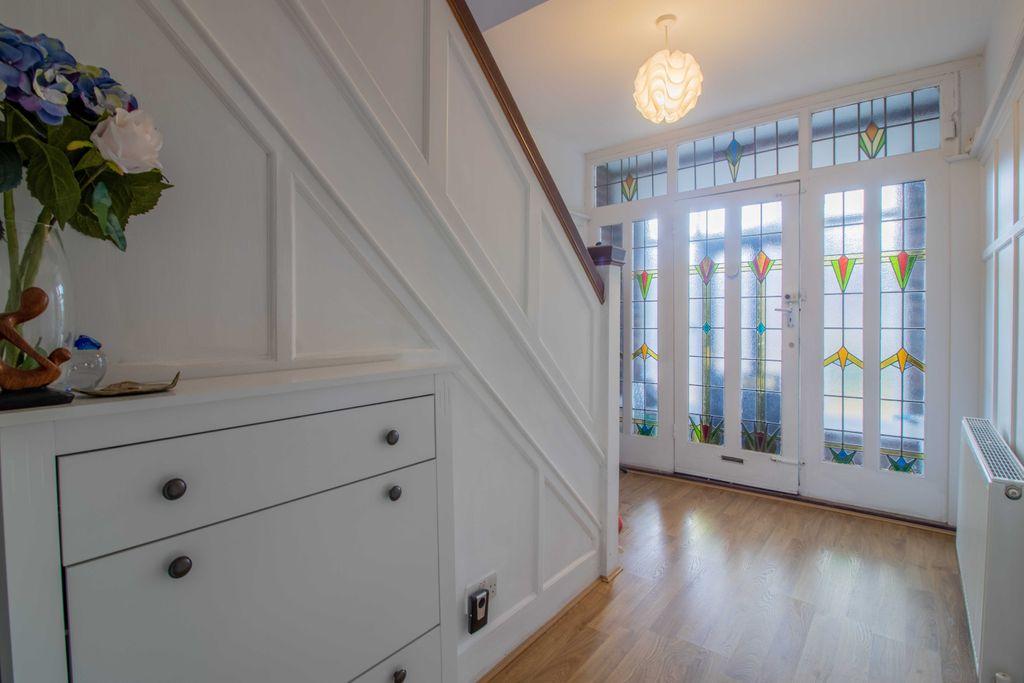 Harrow Road, Wollaton NG8 1FN 3 bed detached house £1,500 pcm (£346 pw)