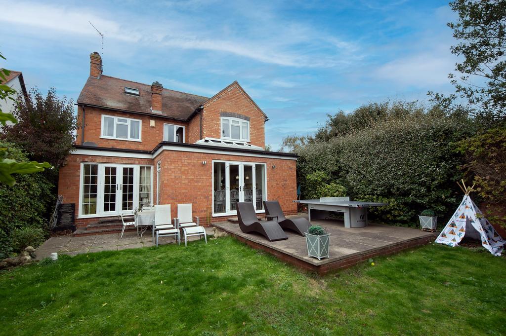 Evesham Road, StratforduponAvon, Warwickshire, CV37 5 bed detached