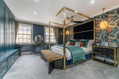 46 Hyde Park Gardens Mews, London, W2 2NX