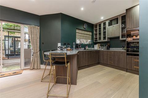 46 Hyde Park Gardens Mews, London, W2 2NX
