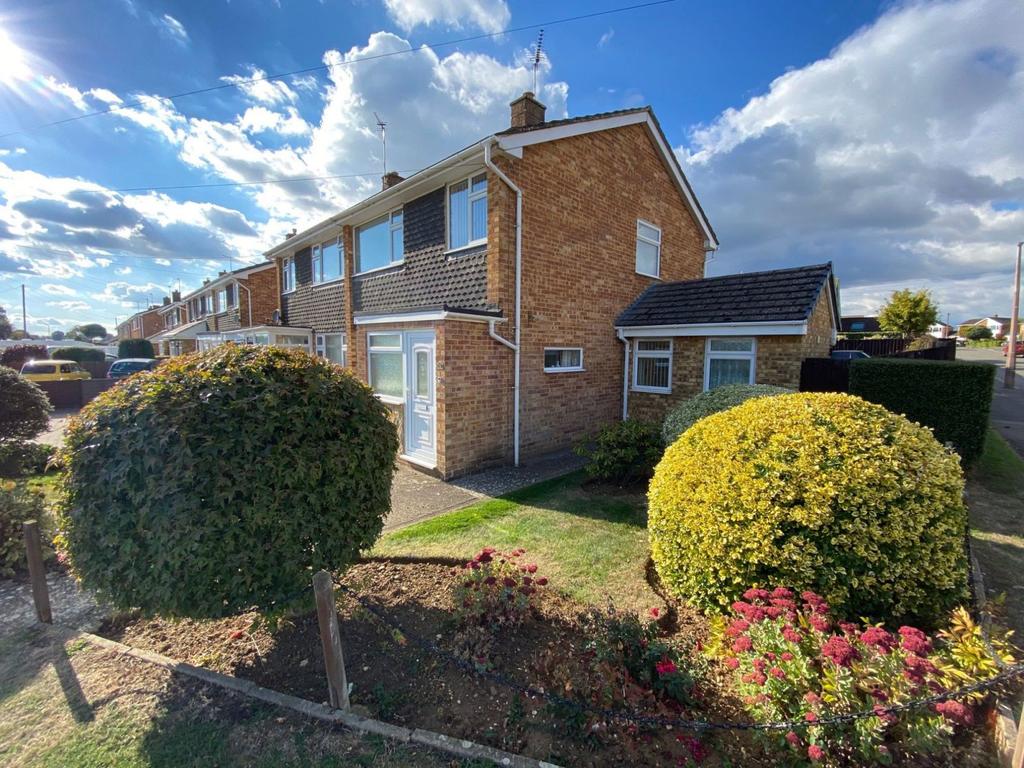 Hyde Road, Roade, Northampton NN7 2LX 3 bed semidetached house for