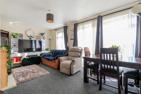 16 Steward Close, Cheshunt, Waltham Cross, EN8 8UW