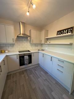 2 bedroom semi-detached house to rent, Aintree Avenue, Doncaster