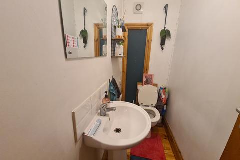 4 bedroom flat to rent, St. Johns Avenue, Leeds