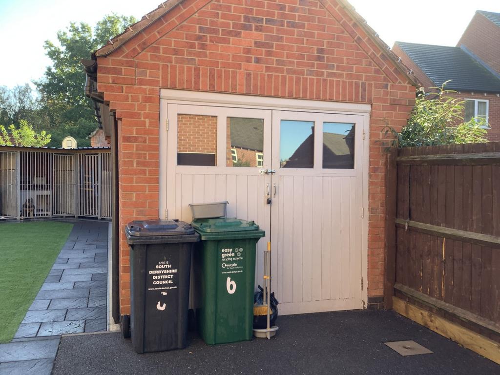 Detached Garage